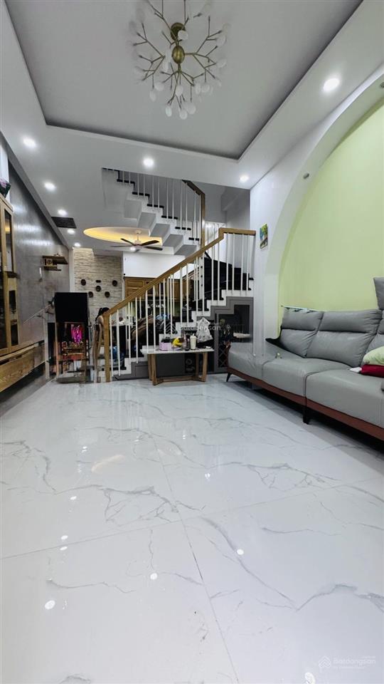 Chỉ 4.95 tỷ  gần bv hồng đức gv  2 tầng kiên cố  nhà mới đẹp ở ngay  2pn  tặng nội thất  42m2