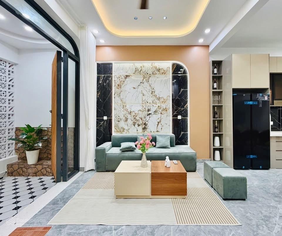 2 căn ra hxh thông  khu cv làng hoa  3 tầng  (4,5 x 9,5m)  3pn  full nt ở ngay