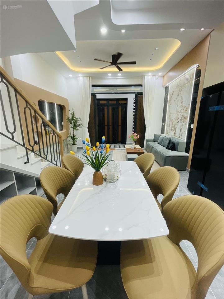 2 căn ra hxh thông  khu cv làng hoa  3 tầng  (4,5 x 9,5m)  3pn  full nt ở ngay