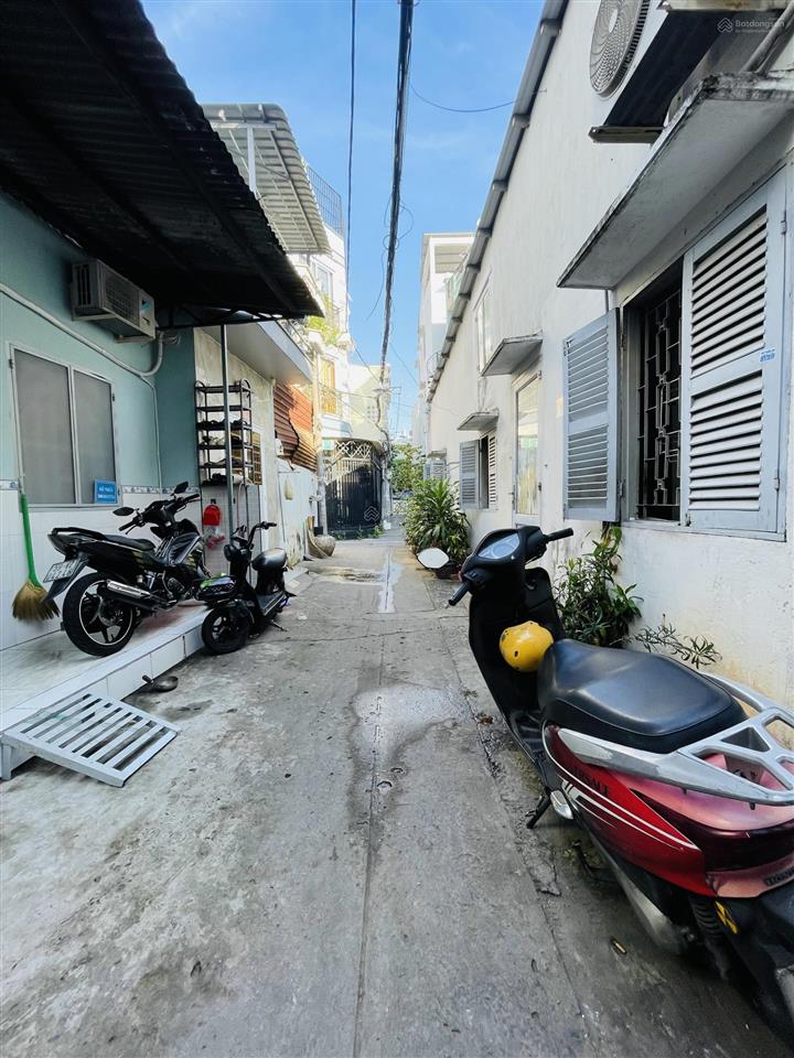 Ngay chợ gò vấp  2 tầng hoàn công đủ  4 phòng  56m2 công nhận đủ chỉ 5.6 tỷ