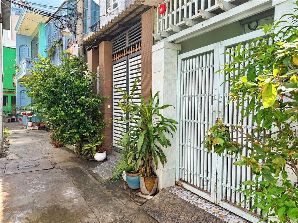 Ngay chợ gò vấp  2 tầng hoàn công đủ  4 phòng  56m2 công nhận đủ chỉ 5.6 tỷ