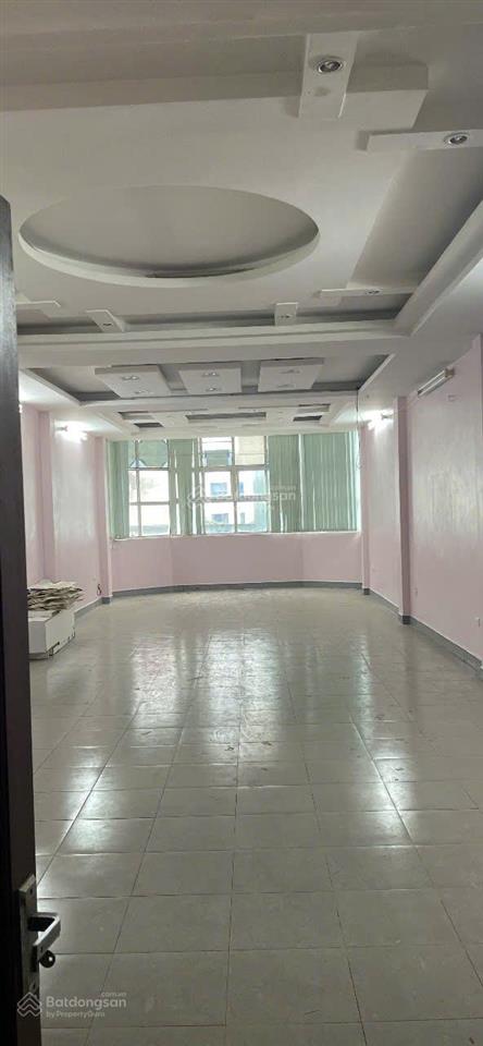 Cho thuê văn phòng tại tầng 2 số nhà 235 hoàng công chất, 6 triệu, 80m2, view đẹp