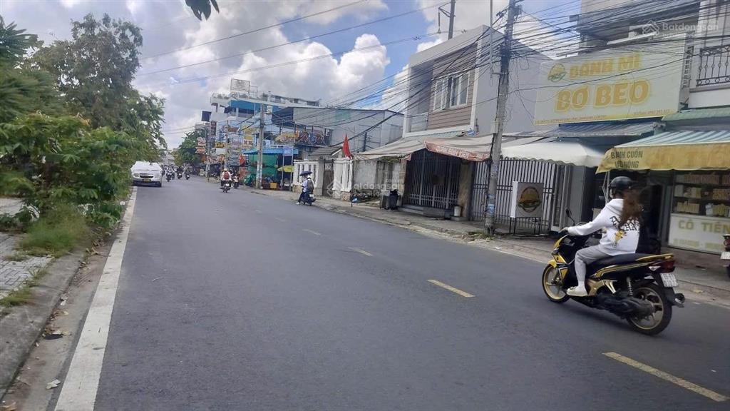 Ngân hàng bán đất mặt tiền hồ bún xáng