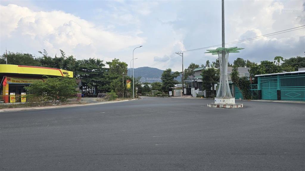 Ngân hàng thanh lý đất 2 mặt tiền đường