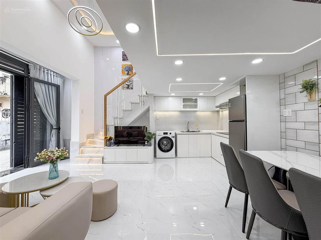 Bán nhà gần siêu thị emart, bình thạnh, mới ở ngay, 3pn, 6,95 tỷ