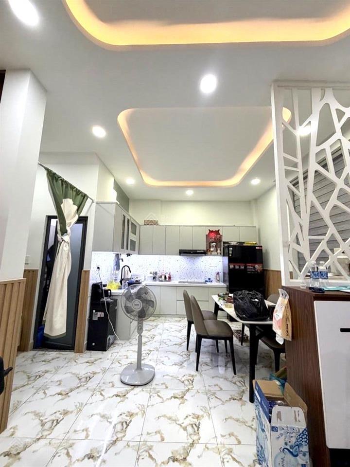 Bán gấp nhà phú thọ hoàtân phú, 50m2, 2 tầng, chỉ 5,3tỷ, tặng nội thất cho khách thiện chí