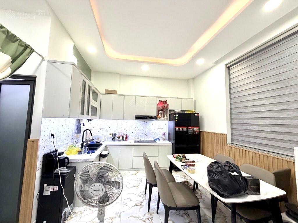 Bán gấp nhà phú thọ hoàtân phú, 50m2, 2 tầng, chỉ 5,3tỷ, tặng nội thất cho khách thiện chí