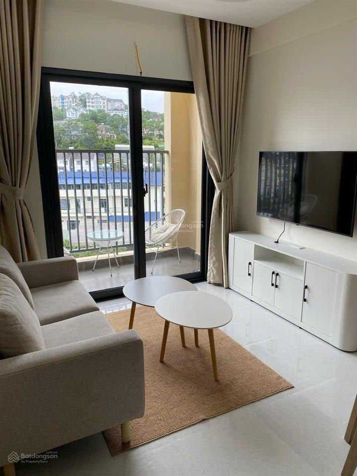 Căn hộ chung cư mới tinh đủ nội thất, 2 phòng ngủ view đồi, có thang máy 52m2 giá 3,1 tỷ