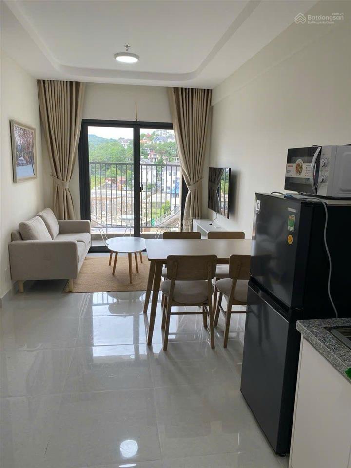 Căn hộ chung cư mới tinh đủ nội thất, 2 phòng ngủ view đồi, có thang máy 52m2 giá 3,1 tỷ