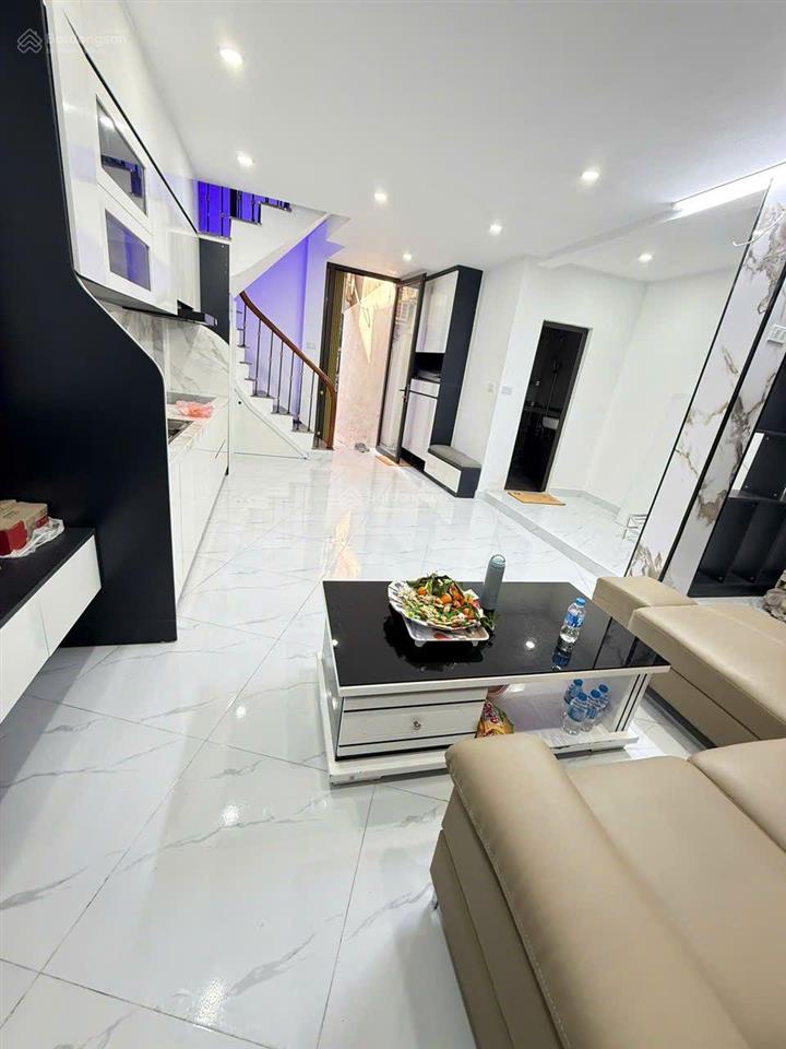 Lò đúc  trần khát chân  ngõ nông  37m2  5 tầng  hơn 7 tỷ.
sổ đỏ vuông vẫn sẵn sàng giao dịch.