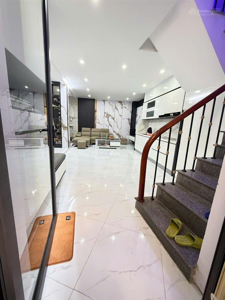 Lò đúc  trần khát chân  ngõ nông  37m2  5 tầng  hơn 7 tỷ.
sổ đỏ vuông vẫn sẵn sàng giao dịch.