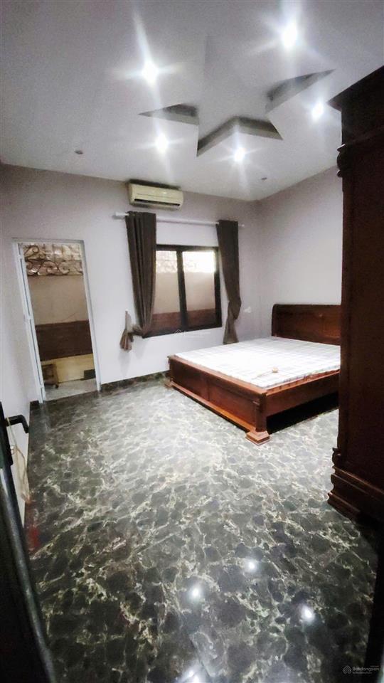 Chính chủ cho thuê nhà nguyên căn 3 tầng gần 300m sử dụng 5 phòng ngủ ô tô vào tận cửa