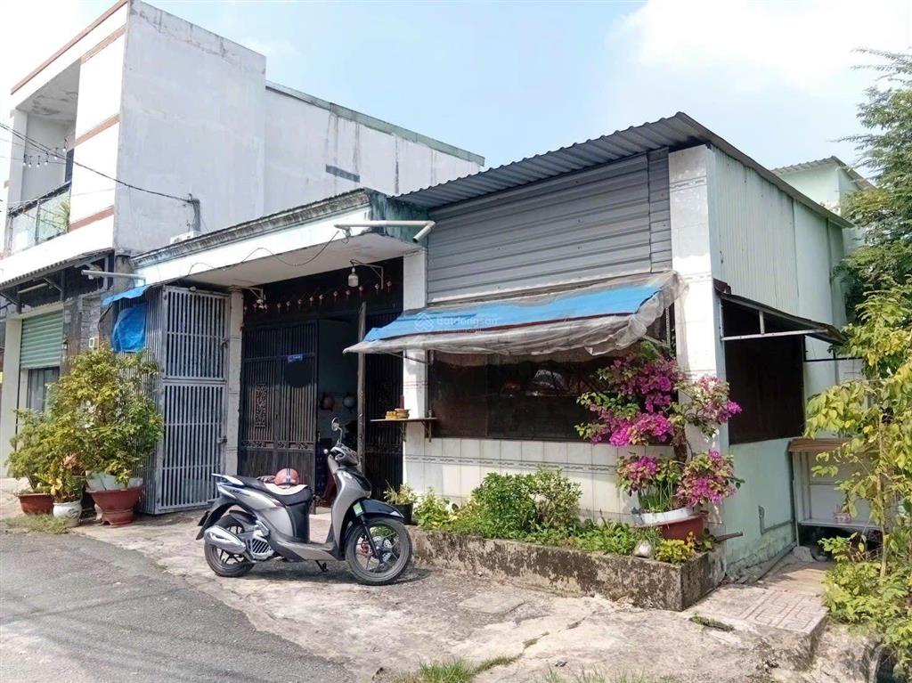 Bán nhà mặt tiền tân hiệp 3940 hóc môn
dt 96m2  giá 3,5 tỷ (tl)