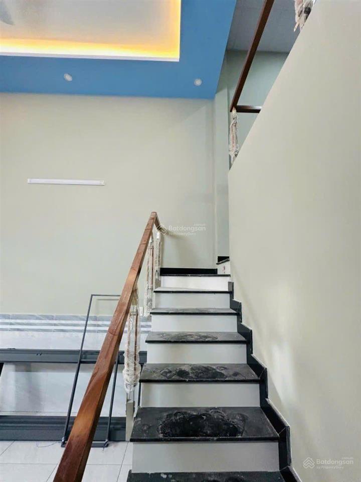 Nhà hẻm ô tô thới tam thôn 17 hóc môn 80m giá chỉ 3,2 tỷ