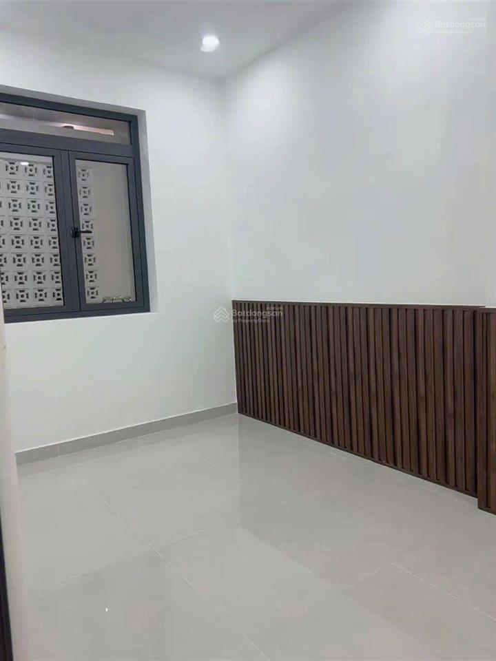 Nhà mới vào ở ngay hẻm 5m sát mặt tiền đặng thúc vịnh hóc môn, giá 2.3 tỷ