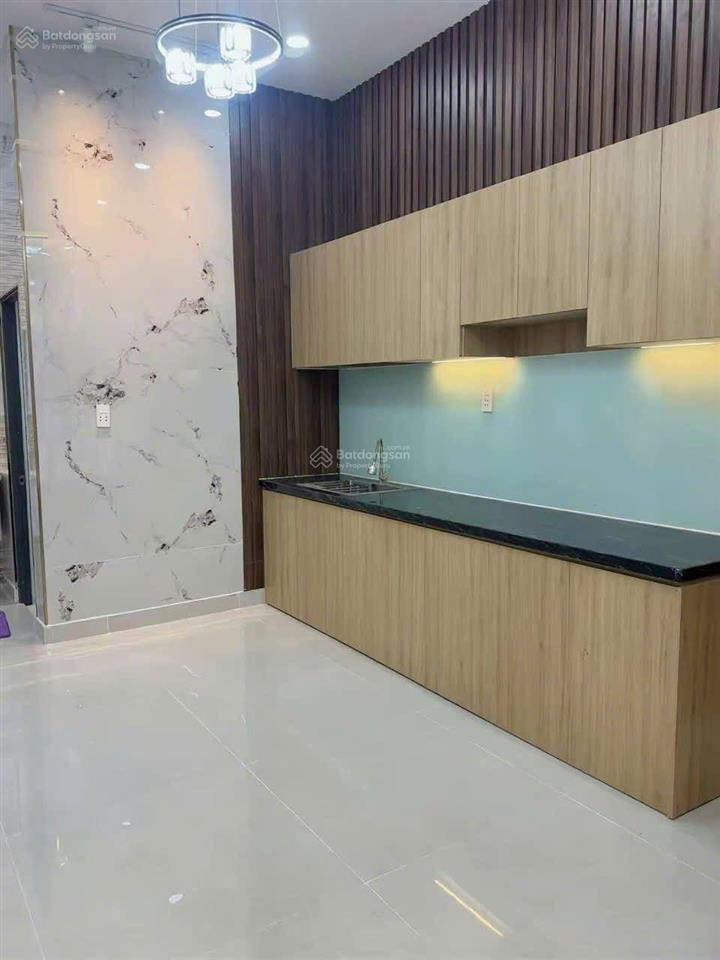 Nhà mới vào ở ngay hẻm 5m sát mặt tiền đặng thúc vịnh hóc môn, giá 2.3 tỷ