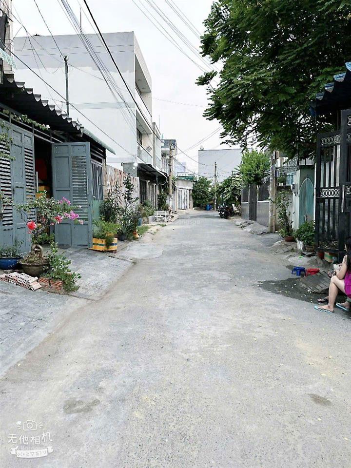Nhà mới vào ở ngay hẻm 5m sát mặt tiền đặng thúc vịnh hóc môn, giá 2.3 tỷ