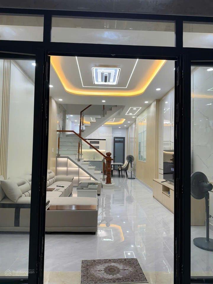 Cơ hội sở hữu nhà mặt tiền trung tâm hóc môn giá chỉ 7.2 tỷ, vị trí đắc địa, full nội thất