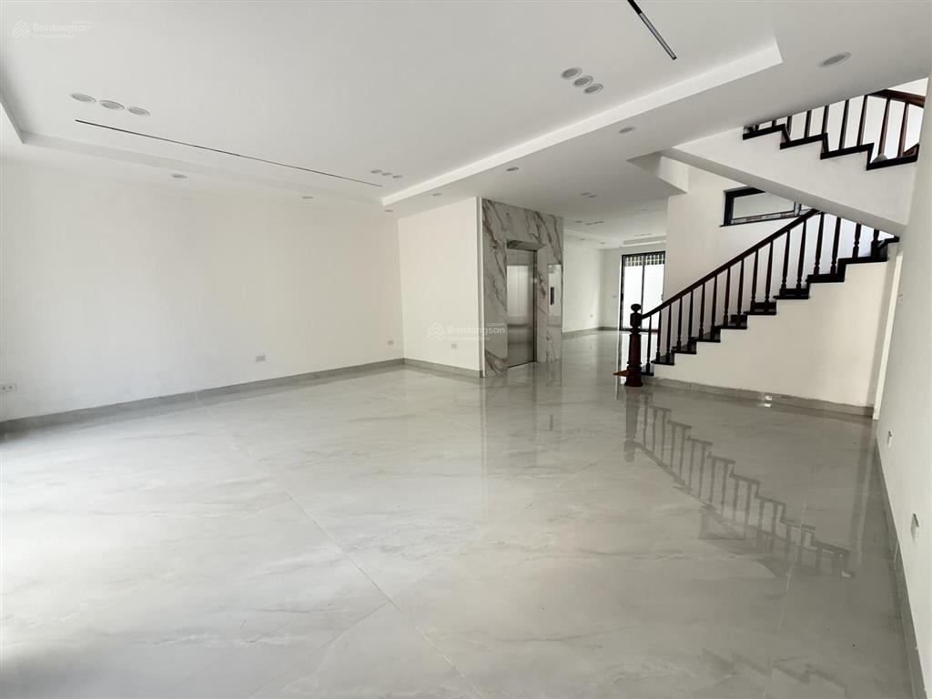 Bán biệt thự văn phú 222m2, 4 tầng mặt tiền 12m, 3x tỷ ôtô tránh vỉa hè kinh doanh thang máy cc