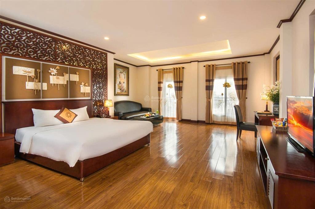 Bán khách sạn mặt phố gia ngư hoàn kiếm 500m2 13 tầng mặt tiền 20m 1400 tỷ 5 sao thuê 50tỷ/năm cc