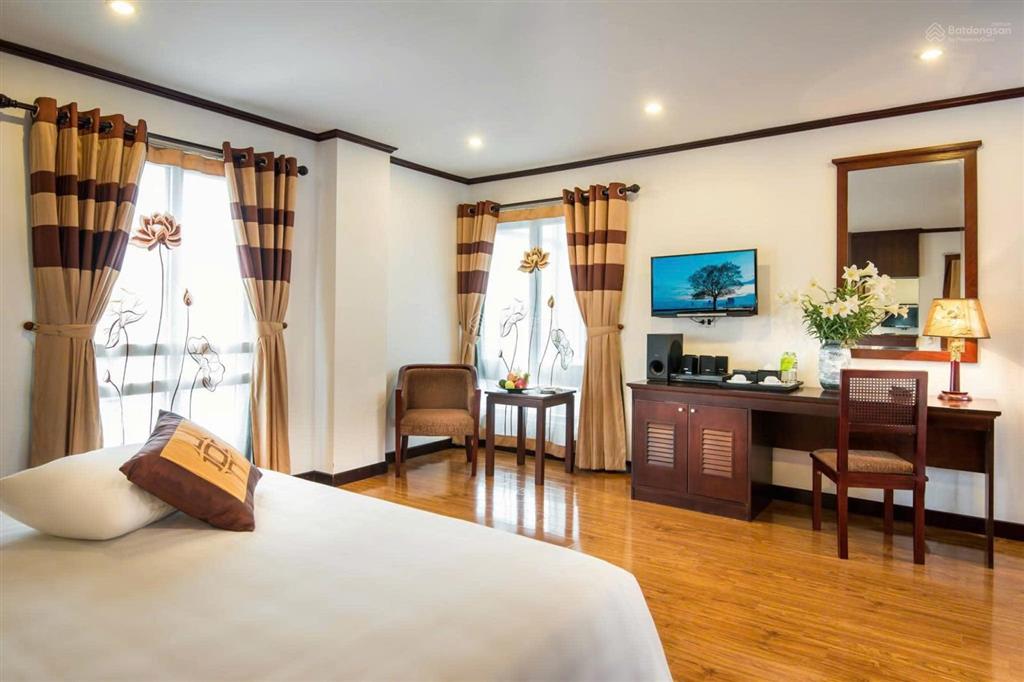 Bán khách sạn mặt phố gia ngư hoàn kiếm 500m2 13 tầng mặt tiền 20m 1400 tỷ 5 sao thuê 50tỷ/năm cc