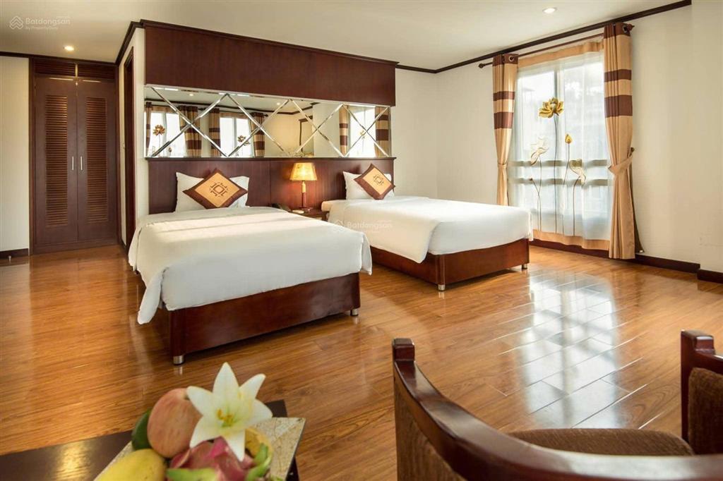 Bán khách sạn mặt phố gia ngư hoàn kiếm 500m2 13 tầng mặt tiền 20m 1400 tỷ 5 sao thuê 50tỷ/năm cc