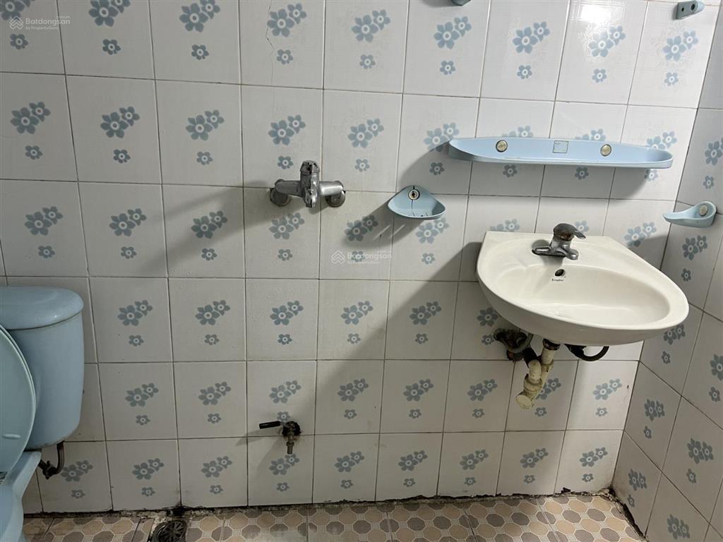 Bán nhà văn quán 68m2 mặt tiền 4.2m hơn 17 tỷ cấp 4 phân lô ô tô tránh vỉa hè cc 0976 052 ***