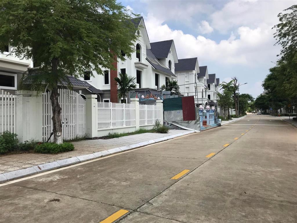 Bán nhà lạc long quân tây hồ 370m2 mặt tiền 30m 1xx tỷ cấp 4 xây khách sạn homestay apartments ch