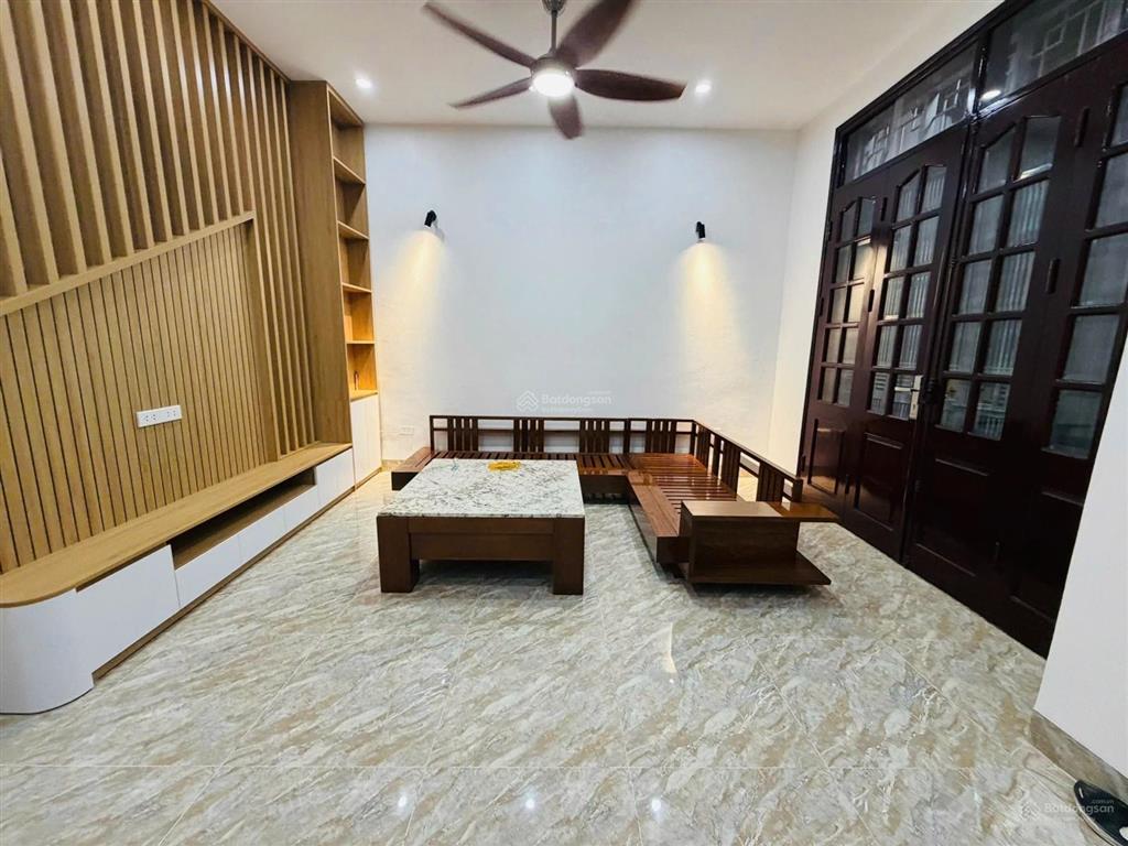 Bán nhà hoàng sâm cầu giấy 40m2 5 tầng mặt tiền 7m hơn 10 tỷ 3m ra phố nhà đẹp ở ngay cc 0976 052 ***