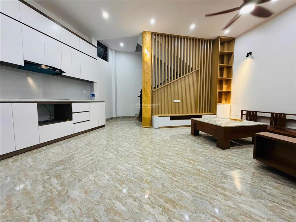Bán nhà hoàng sâm cầu giấy 40m2 5 tầng mặt tiền 7m hơn 10 tỷ 3m ra phố nhà đẹp ở ngay cc 0976 052 ***