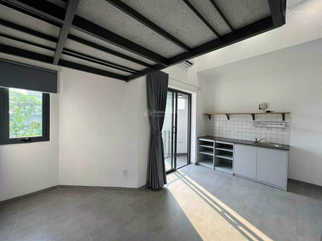 Cho thuê 1 phòng trọ có gác ngay dương quảng hàm ban công rộng giá chỉ 4,5 triệu