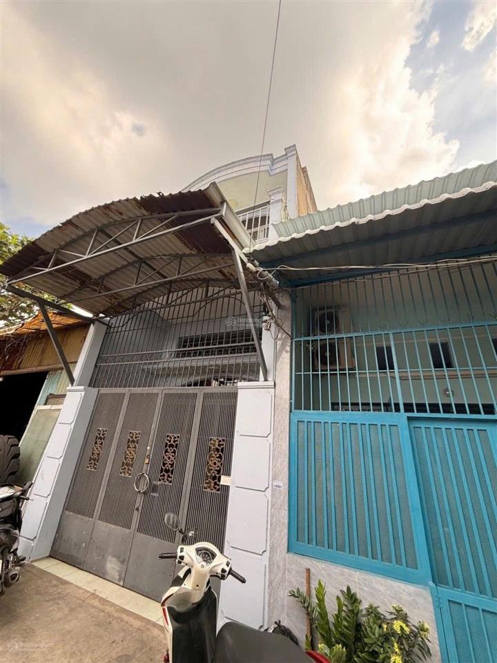 Bán nhà gần chợ lê văn quới hẻm xe hơi
