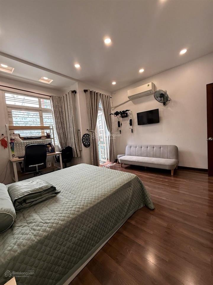 Bán nhà bình tân 3 tầng, hẻm 8m.