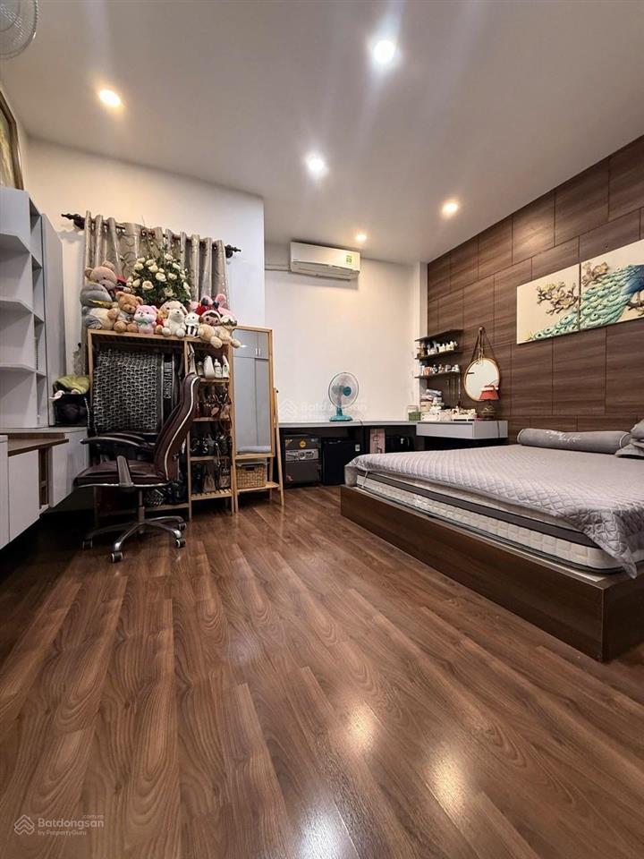Bán nhà bình tân 3 tầng, hẻm 8m.
