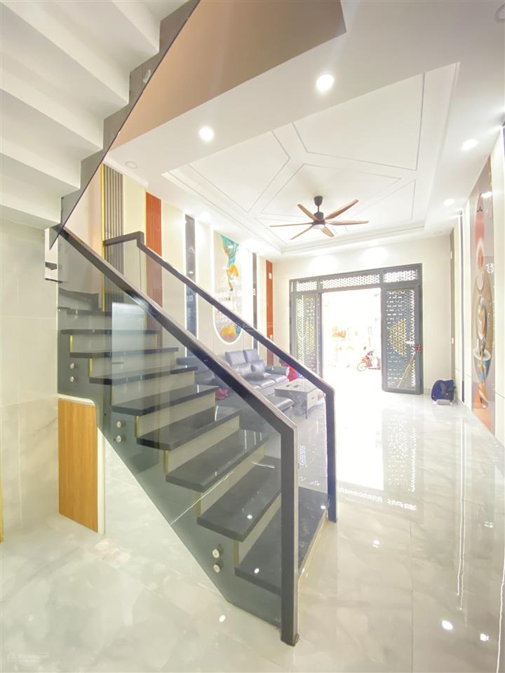 Siêu phẩm 5 tầng ô tô vào nhàkinh doanh tốt  gần aeon tân phú
dt 52m ( 4,4x12)giá 6tỷ15