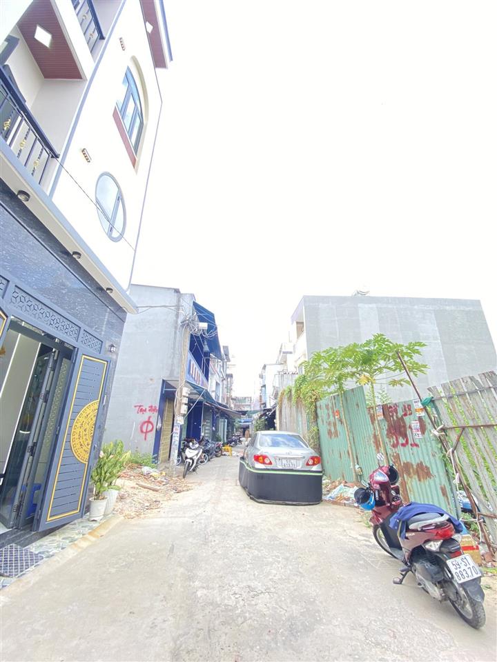 Siêu phẩm 5 tầng ô tô vào nhàkinh doanh tốt  gần aeon tân phú
dt 52m ( 4,4x12)giá 6tỷ15