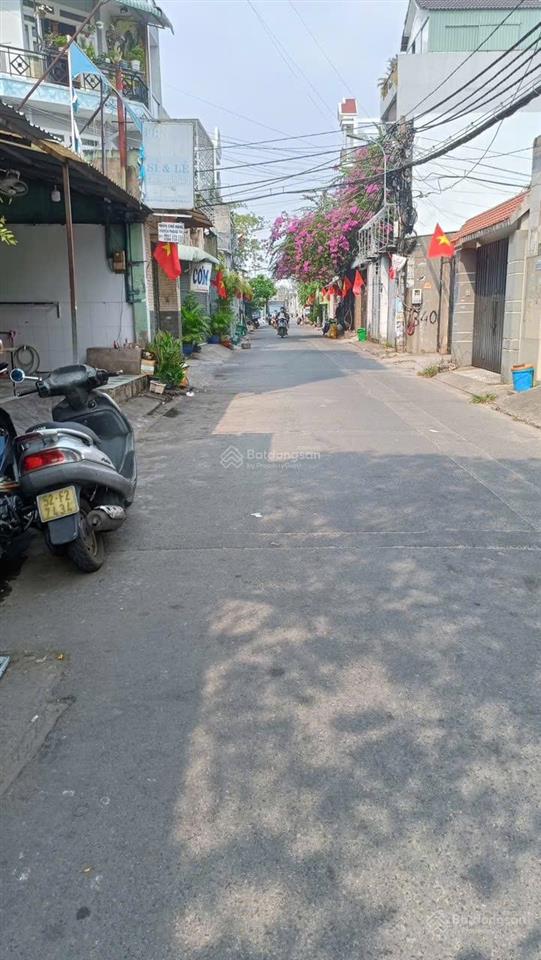 Nhà hẻm xe tải 1 trục hương lộ 2
ngang 6,2 dài 18m (108m)
chỉ 7tỷ9