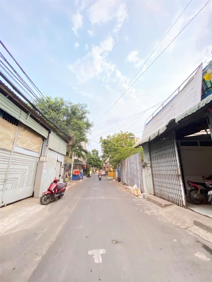 Nhà hẻm xe tải 1 trục hương lộ 2
ngang 6,2 dài 18m (108m)
chỉ 7tỷ9