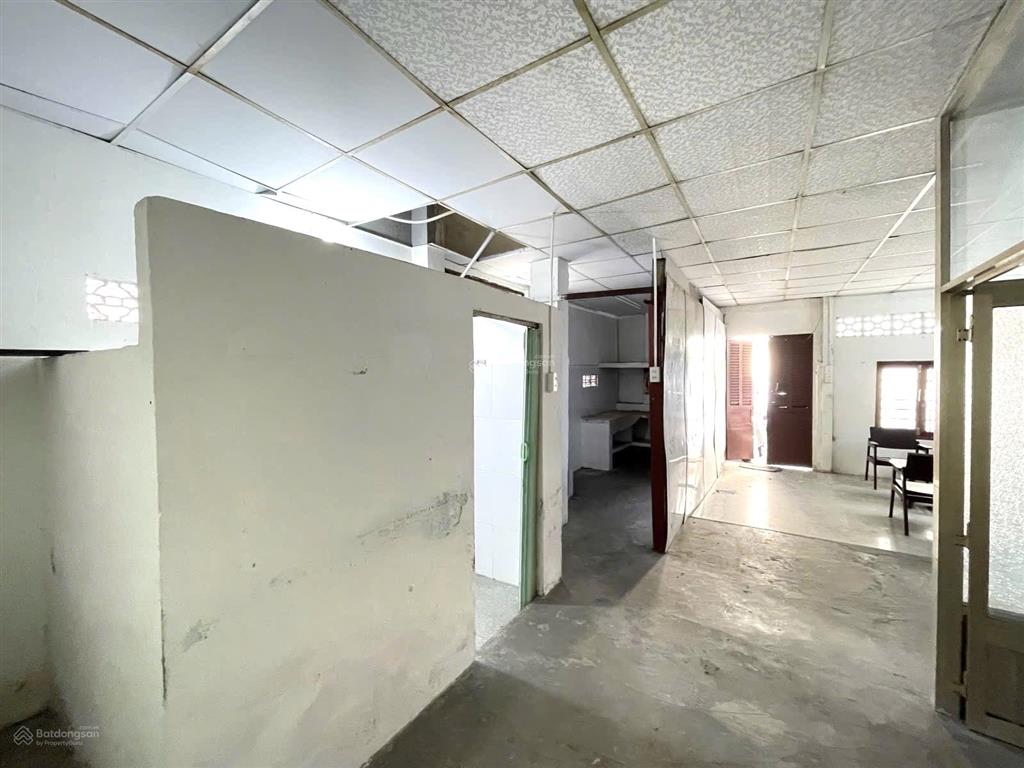 Hẻm ô tô đậu cửa cách mặt tiền lũy bán bích vài bước, ngang 5m, 60m2, chỉ 6.3 tỷ