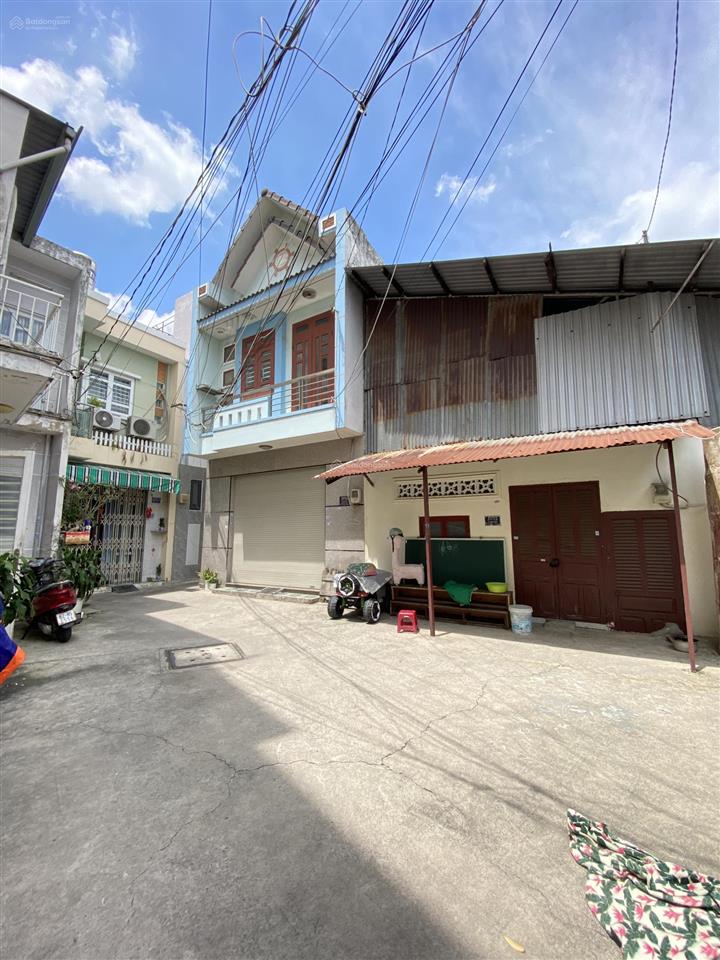 Hẻm ô tô đậu cửa cách mặt tiền lũy bán bích vài bước, ngang 5m, 60m2, chỉ 6.3 tỷ