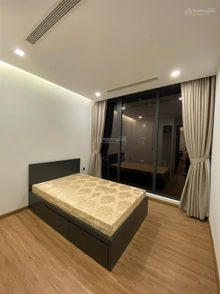 Chính chủ  cho thuê căn hộ vinhome metropolise liễu giai. tầng 12 phòng 03 toà m3
. dt 3n 2vs 100m