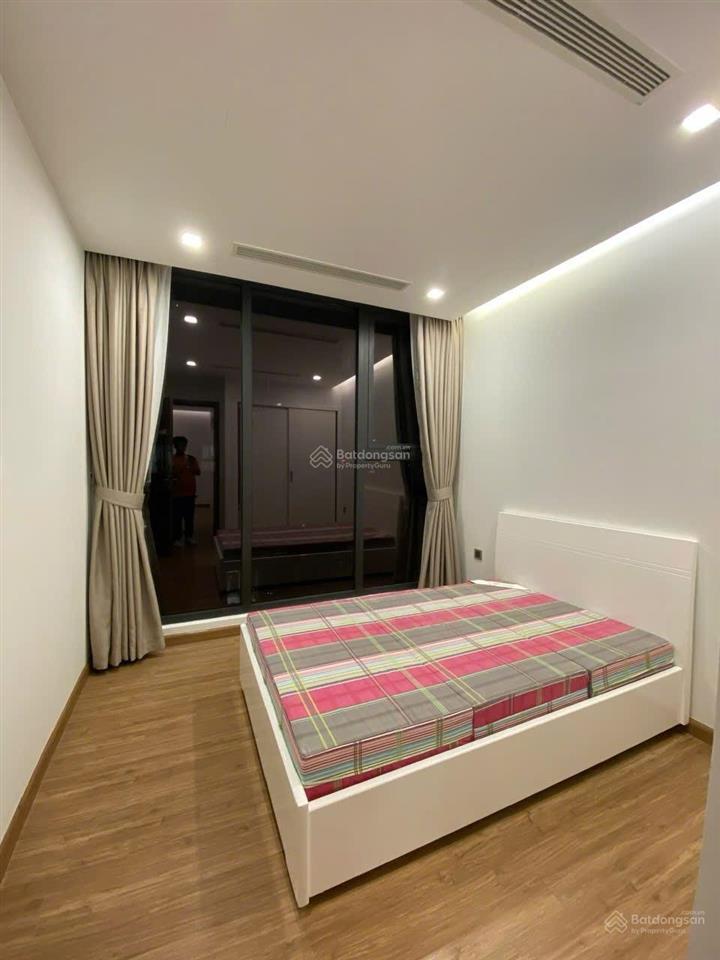 Chính chủ  cho thuê căn hộ vinhome metropolise liễu giai. tầng 12 phòng 03 toà m3
. dt 3n 2vs 100m