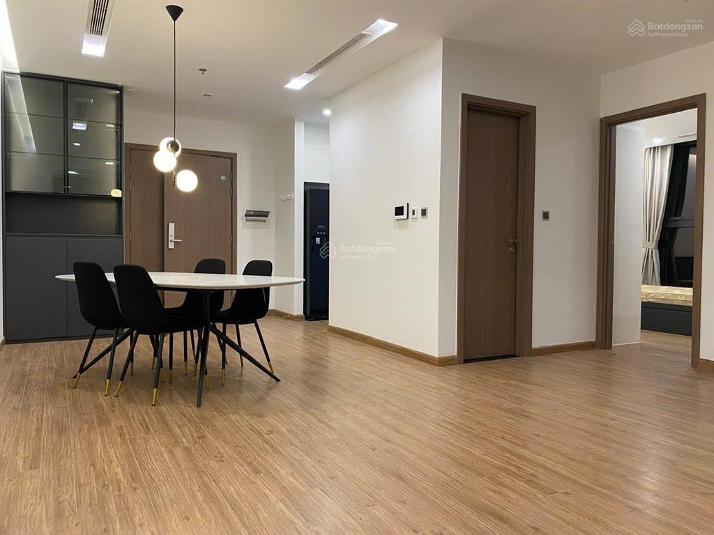 Chính chủ  cho thuê căn hộ vinhome metropolise liễu giai. tầng 12 phòng 03 toà m3
. dt 3n 2vs 100m
