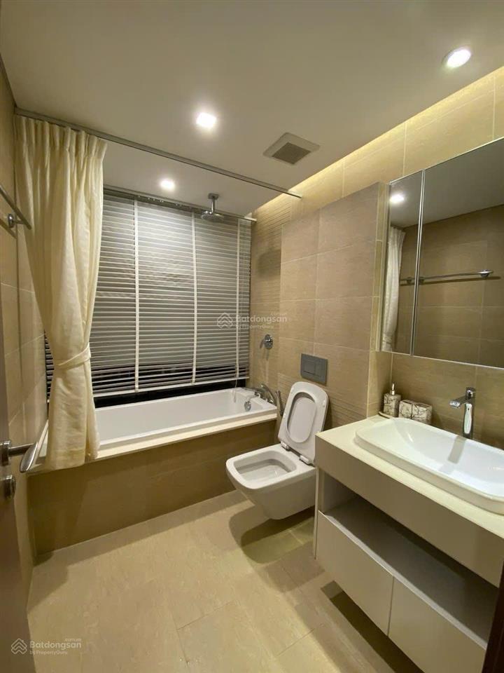 Chính chủ  cho thuê căn hộ vinhome metropolise liễu giai. tầng 12 phòng 03 toà m3
. dt 3n 2vs 100m
