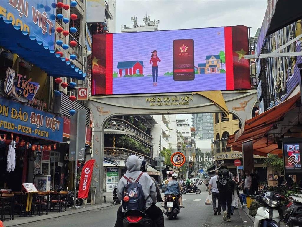 Quận 1 cc phố tây bùi bùi viện 2pn 61m tặng nội thất tầng thấp giá 5,25tỷ.