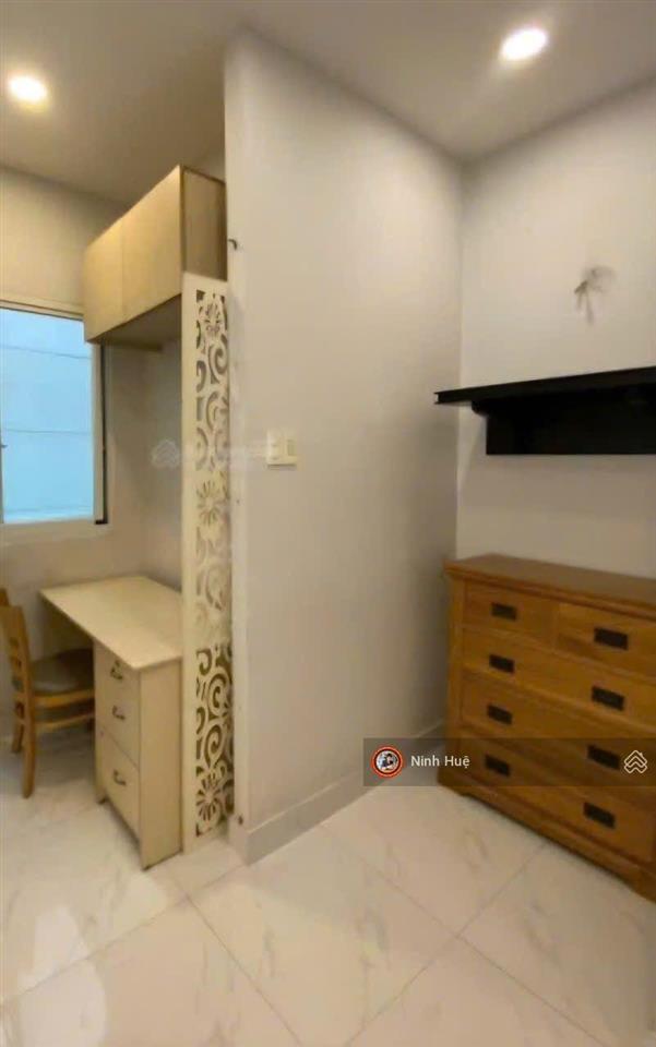 Quận 1 cc phố tây bùi bùi viện 2pn 61m tặng nội thất tầng thấp giá 5,25tỷ.