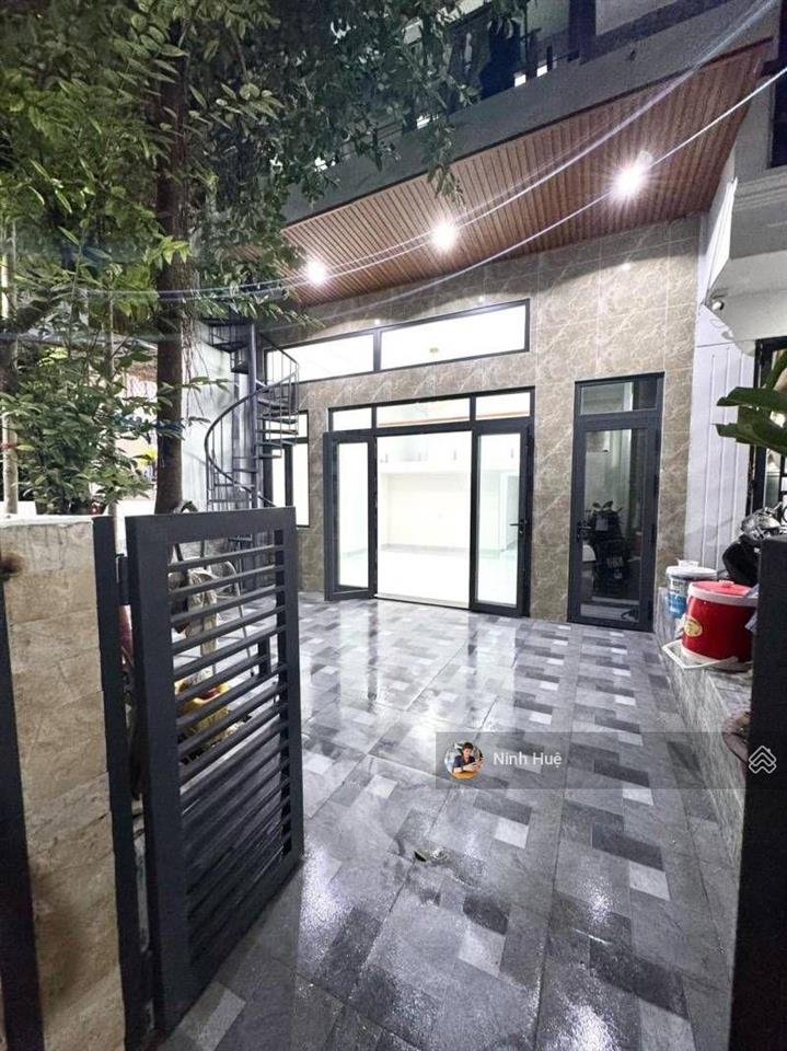 Cmt8  quận 10  bán nhà 4 tầng btct  95m2 sử dụng  giá 8,9 tỷ