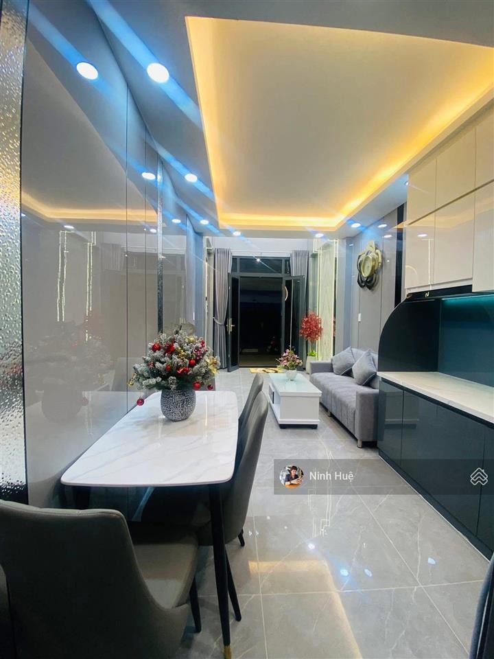 Cmt8  hẻm 285/ bán nhà 5tầng hxh 7m ngay hà đô  thanh máy  nội thất xịn giá 12tỷ