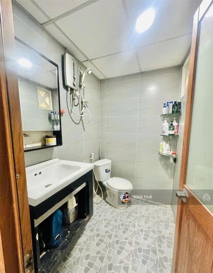 Quận 5cc lý thường kiệt 40m thang bộ có gác 2pn giá 2,49 tỷ.