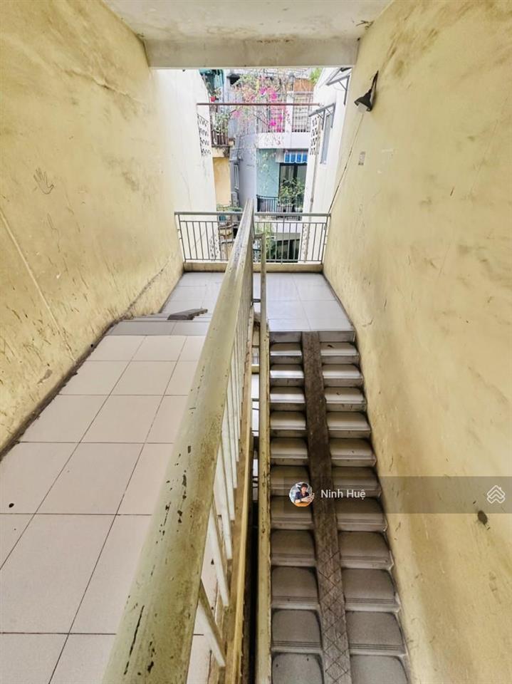 Quận 5cc lý thường kiệt 40m thang bộ có gác 2pn giá 2,49 tỷ.